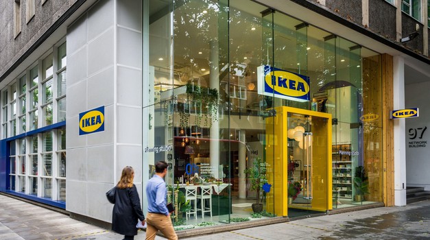IKEA vabi svoje kupce, da vrnejo in odprodajo rabljeno IKEA pohištvo, v zameno zanj pa prejmejo darilno kartico (foto: profimedia)