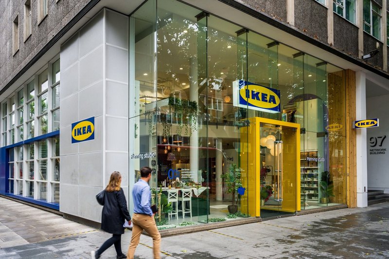 IKEA vabi svoje kupce, da vrnejo in odprodajo rabljeno IKEA pohištvo, v zameno zanj pa prejmejo darilno kartico (foto: profimedia)