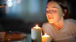 Je prižiganje svečk v domu zdravo ali strupeno?