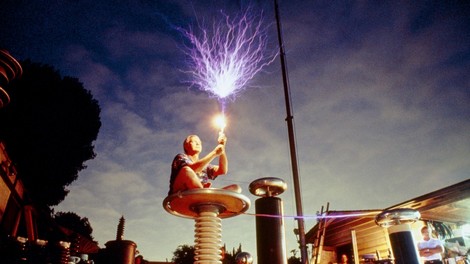 Nikola Tesla: človeško telo je stroj kozmičnih energij!