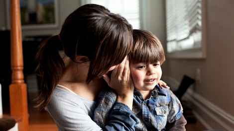 Sinu sem povedala, da se je njegova sestrica rodila drugačna