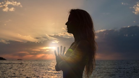 Ko si v stebru luči, nobena tema ne more blizu tebe