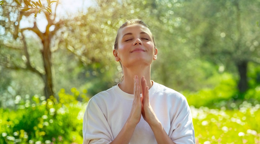 Molitev: Kjer je sovraštvo, naj prinašam ljubezen (foto: profimedia)