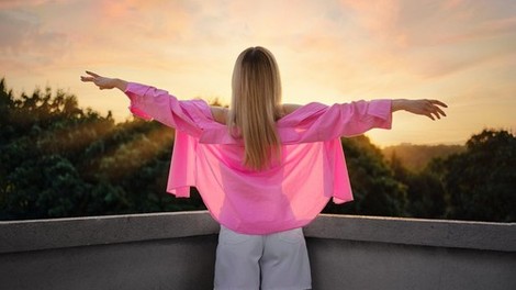 Mislim, da se preveč ljudi prehitro preda in zadovolji s svojo naporno, dolgočasno službo