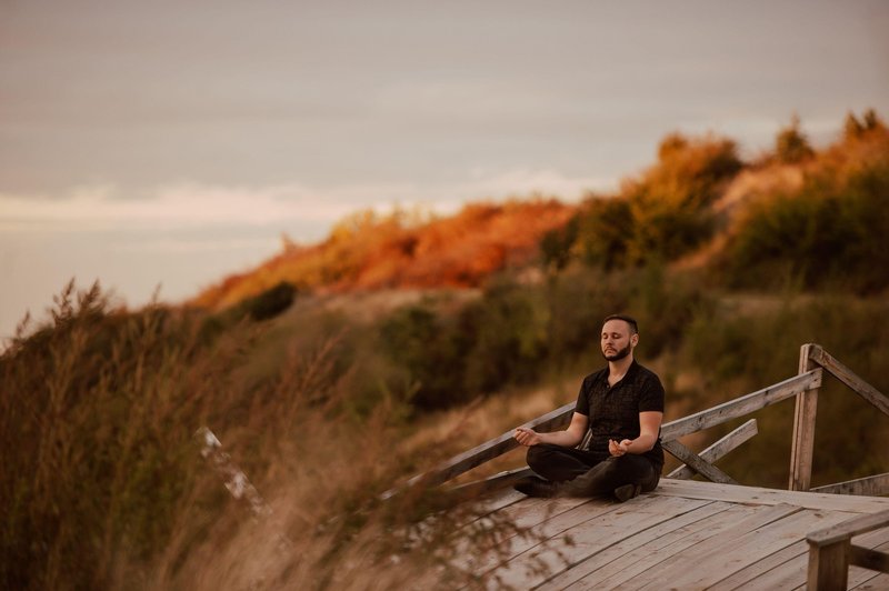 Ljudje, ki "preveč meditirajo", velikokrat padejo v depresijo (Aleš Ernst) (foto: profimedia)