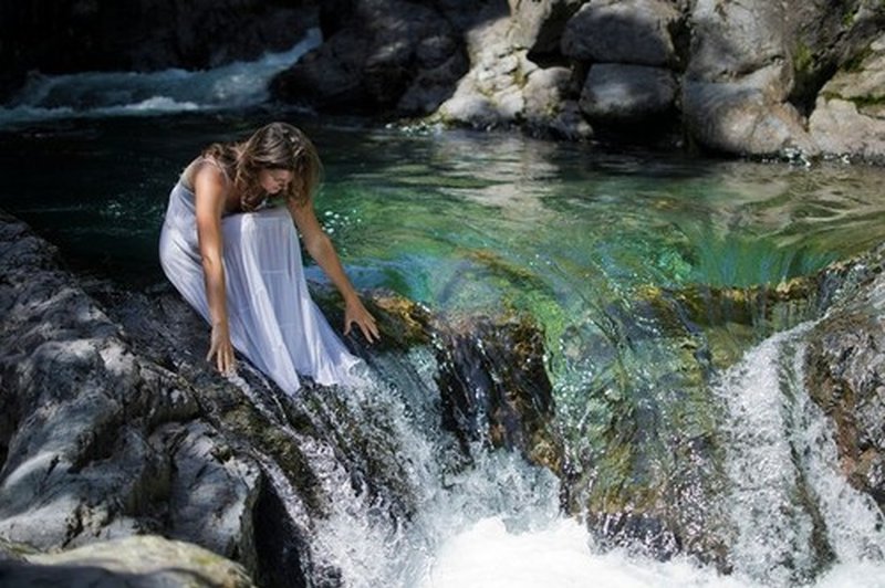 Špela Kaplja: Reke so čista in brezmejna ljubezen vesolja, ki se na Zemljo izliva v najfinejši obliki (foto: profimedia)