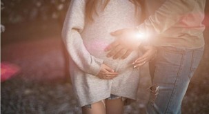 Konflikt med očetom in materjo povzroča najbolj škodljive vplive na otroka v času nosečnosti