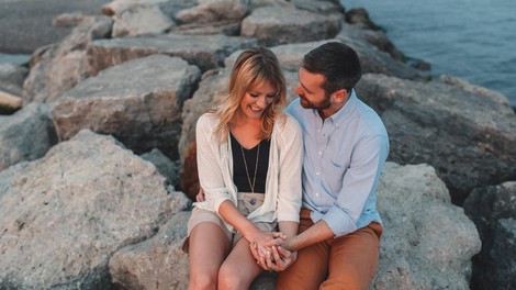 3 načini, kako pomagati partnerju z ANKSIOZNOSTJO