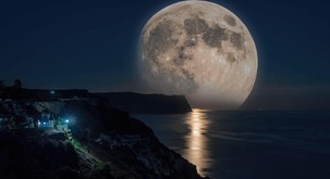 Kaj je o tokratni polni luni zapisala astrologinja?