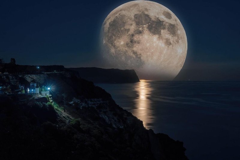 Kaj je o tokratni polni luni zapisala astrologinja? (foto: profimedia)