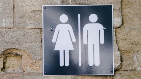 Veste, kaj predstavlja ženski znak na WC-ju? Ni obleka, kot večina misli