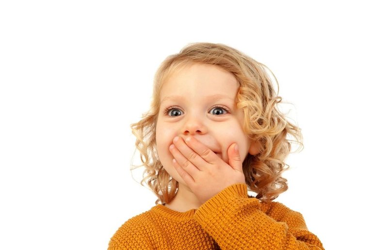 Kaj storiti, če vas otrok zaloti med ljubljenjem?