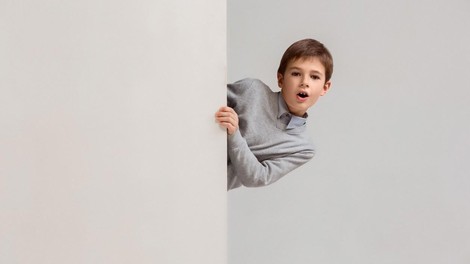 Kaj storiti, če vas otrok zaloti med ljubljenjem?