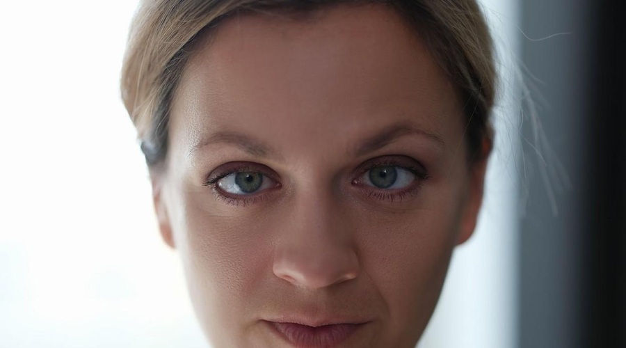 Kaj so vzroki za tike, jecljanje, škiljenje? (foto: profimedia)