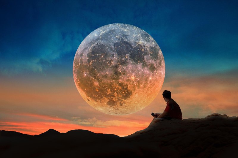 Prihaja polna luna, ki prinaša nestrpno energijo. Ohranite svoj mir in se umaknite na varno. (foto: profimedia)
