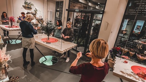 Obišči flower therapy in se predaj trenutku