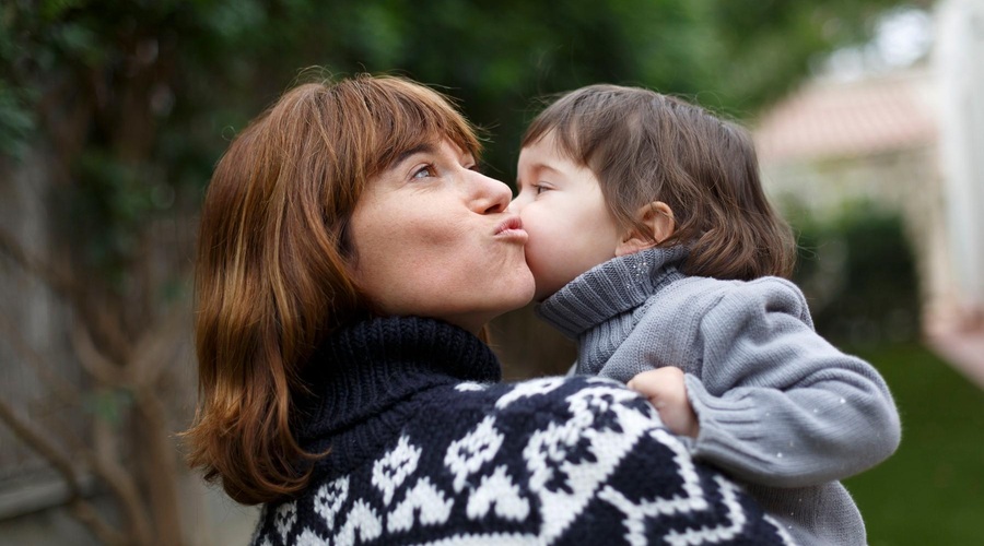 Kaj lahko naredimo, če od mame nismo dobili, kar smo potrebovali? (foto: profimedia)