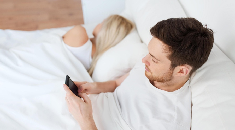 Osebna izkušnja: Moževo gledanje pornografije je uničilo najin zakon (foto: Profimedia)