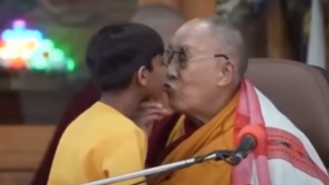 Dalajlama prosil otroka naj "posesa njegov jezik"