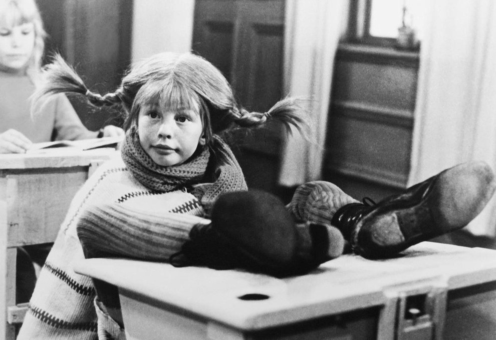 Pika Nogavička, rdečelaso, pegasto deklico s kitkami poznajo otroci po vsem svetu.