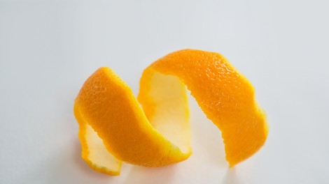Namesto da bi zavrgli olupke pomaranče, z njimi raje storite TO