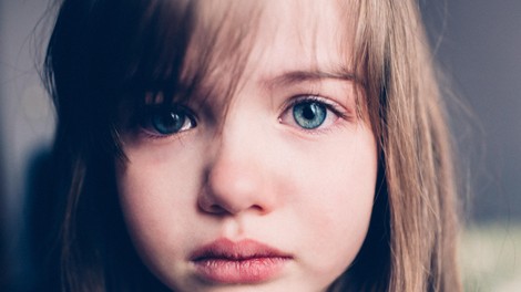 30 pogostih znakov, da ste bili v otroštvu ranjeni (in travma še danes vpliva na vas)