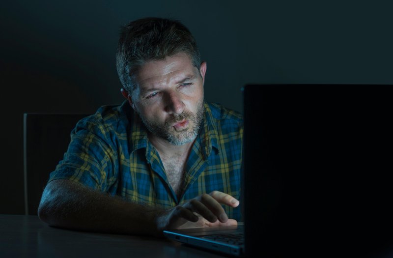 Pornografija: Vznemirjenje ali beg pred resničnostjo?