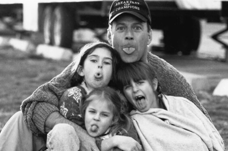 Ganljiv zapis hčerke Bruce Willisa o očetovi demenci in njeni anoreksiji (foto: profimedia)
