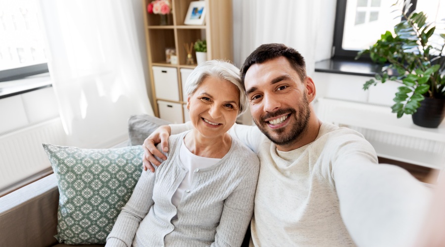 Zakaj za odraslega moškega ni dobro, da živi s svojimi starši? (foto: shutterstock)