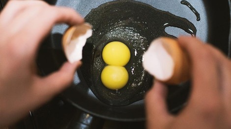 Kaj pomeni, če dobite jajce z dvojnim rumenjakom?