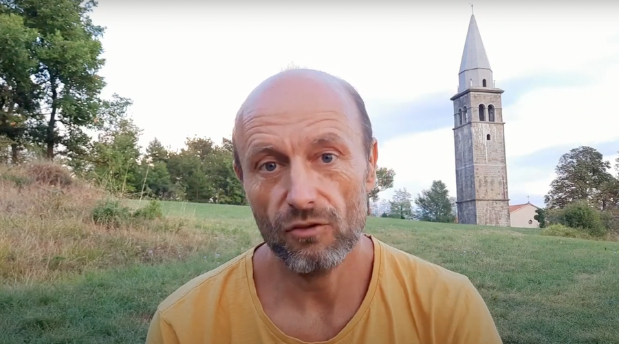 Nara Petrovič: 500-letne vode so opomnik, kako krhki smo (foto: YouTube Nara Petrovič)