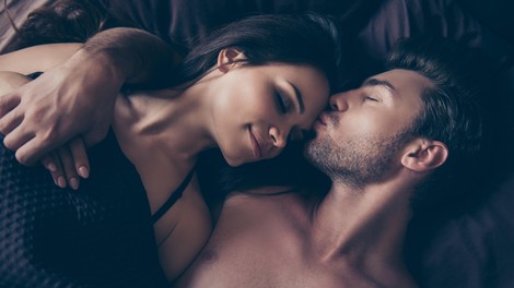 Kako doseči izjemen orgazem, ki bo pustil občutek, kot da ste se dotaknili zvezd?