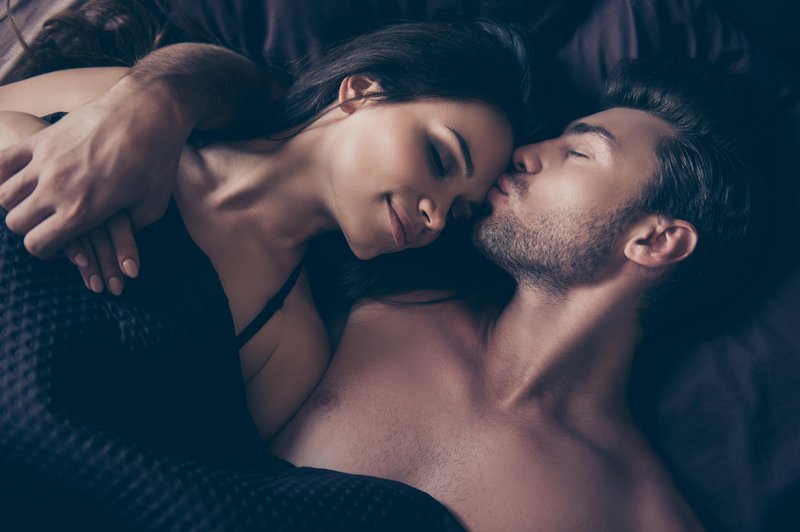 Kako doseči izjemen orgazem, ki bo pustil občutek, kot da ste se dotaknili zvezd? (foto: shutterstock)