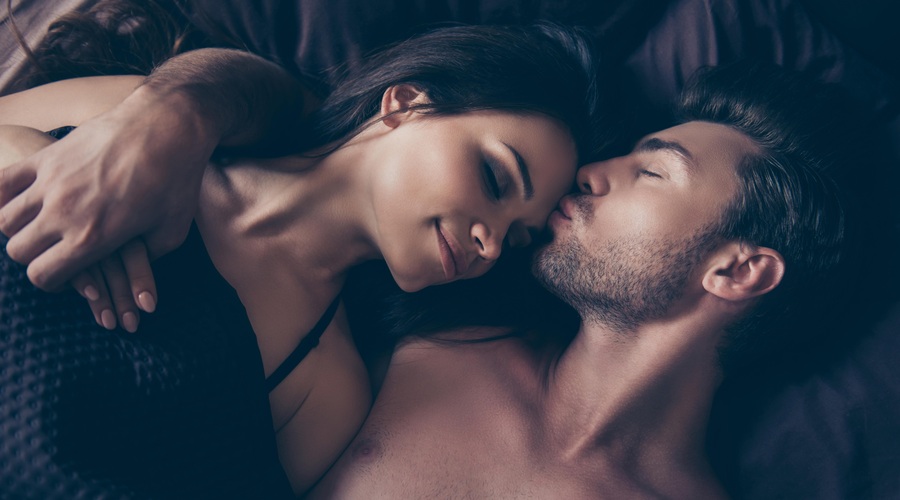 Kako doseči izjemen orgazem, ki bo pustil občutek, kot da ste se dotaknili zvezd? (foto: shutterstock)