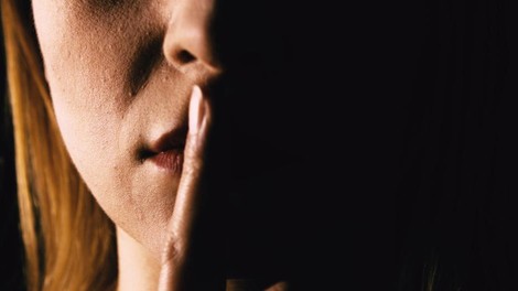 "Pst!" - 7 skrivnosti, o katerih ne govorite drugim