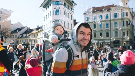 Zakaj število prebivalcev v Sloveniji narašča? Ne, razlog ni veliko rojstev!