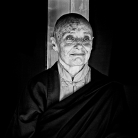 Tenzin Palmo, ženska, ki je 12 let živela v jami: "Kako je lahko v svetu, ki je videti kot raj, toliko obupa?"