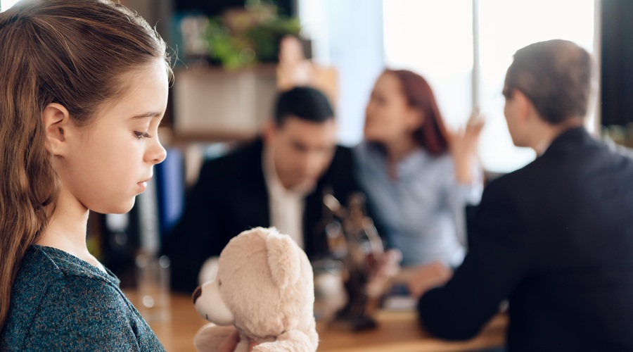 Se otroci ločenih staršev kot odrasli pogosteje ločijo tudi sami? (foto: Shutterstock)
