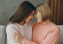 Čustveni incest: Kaj se zgodi, če otroci pričnejo nezavedno zadovoljevati potrebe svojih staršev?