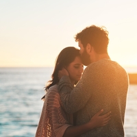 Kakšen je pomen poljuba na čelo?