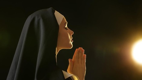 Sestra Ana odgovarja: Kakšno je njeno mnenje o tem, da ženske ne smejo biti duhovnice?