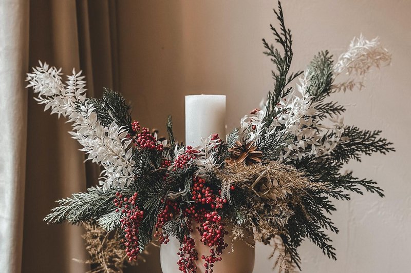 Sanjski trendi božičnih dekoracij - Letos bosta v ospredju bela in zlata barva (foto: Sanjski šopek)