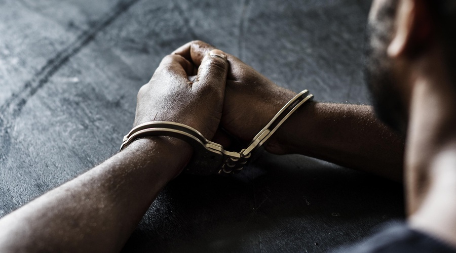 Ko se TANTRA izkorišča za prikrito prostitucijo (aretacija GURUJA) (foto: shutterstock)