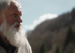 Karel Gržan: "Odvisni smo od elektronskih frekvenc in močnih impulzov, ki naš šibek nevronski sistem dražijo."