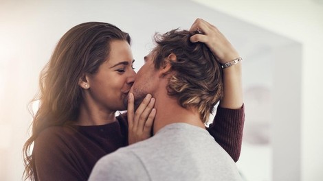 10 znakov, da moški res ljubi žensko