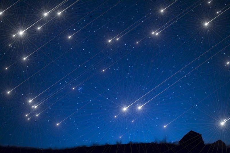 Po nočnem nebu švigajo utrinki (meteorski dež Geminidi) (foto: shutterstock)