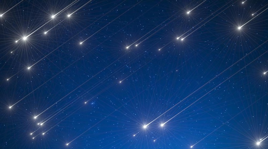 Po nočnem nebu švigajo utrinki (meteorski dež Geminidi) (foto: shutterstock)