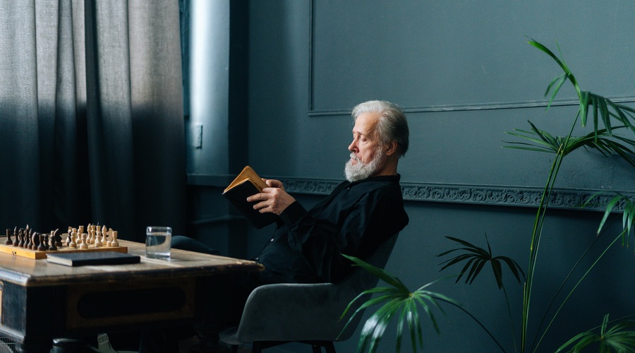 Karel Gržan: "Knjige so nevarne, ker prebujajo razmišljanje." (foto: shutterstock)