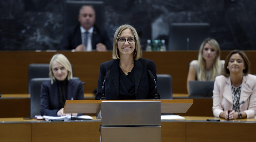 Ministrica se zavzema za skorajšnje sprejetje zakona o psihoterapiji (foto: Borut Živulović/Bobo)