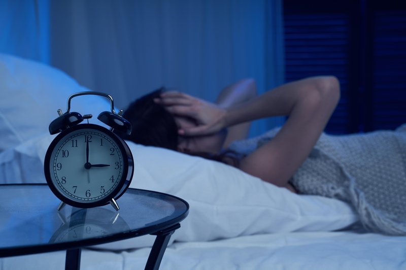Spanje je eden najpomembnejših stebrov dobrega počutja; za optimalno počutje strokovnjaki priporočajo najmanj 7 ur spanca na noč. (foto: Shutterstock)